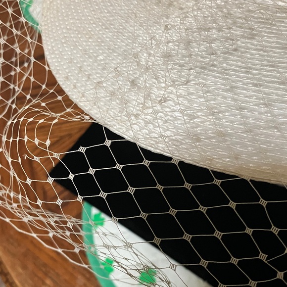 Vintage Wide-Brim Veiled Straw Hat - Ivory - Picture 6 of 6